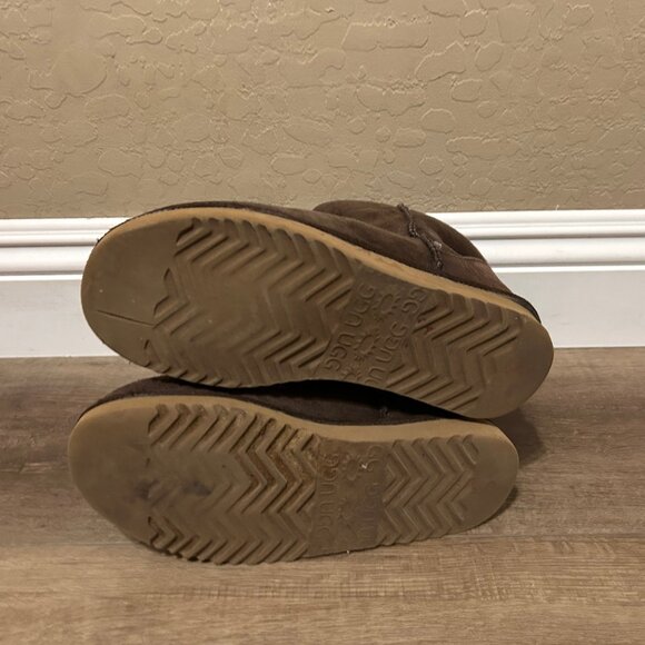 UGG Australia Classic Short 5825 Chocolate Sheepskin Winter Boots US Size 7 - Picture 8 of 8